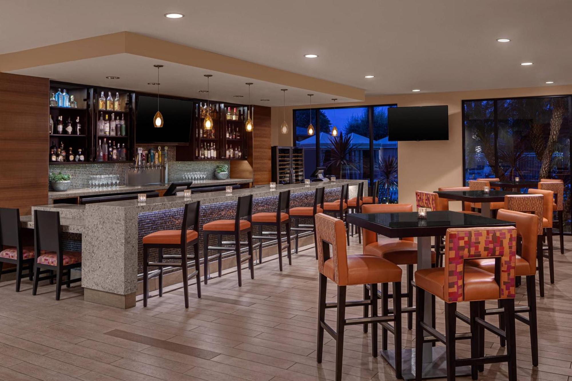 Hotel Delta By Marriott Anaheim Garden Grove