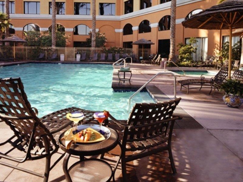 Hotel Delta By Marriott Anaheim Garden Grove